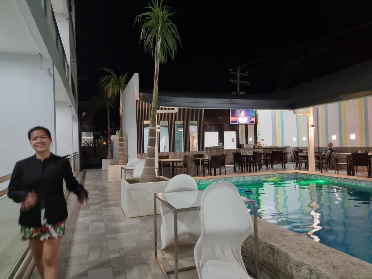 Chequers Suites Subic Bay اولونجابو المظهر الخارجي الصورة