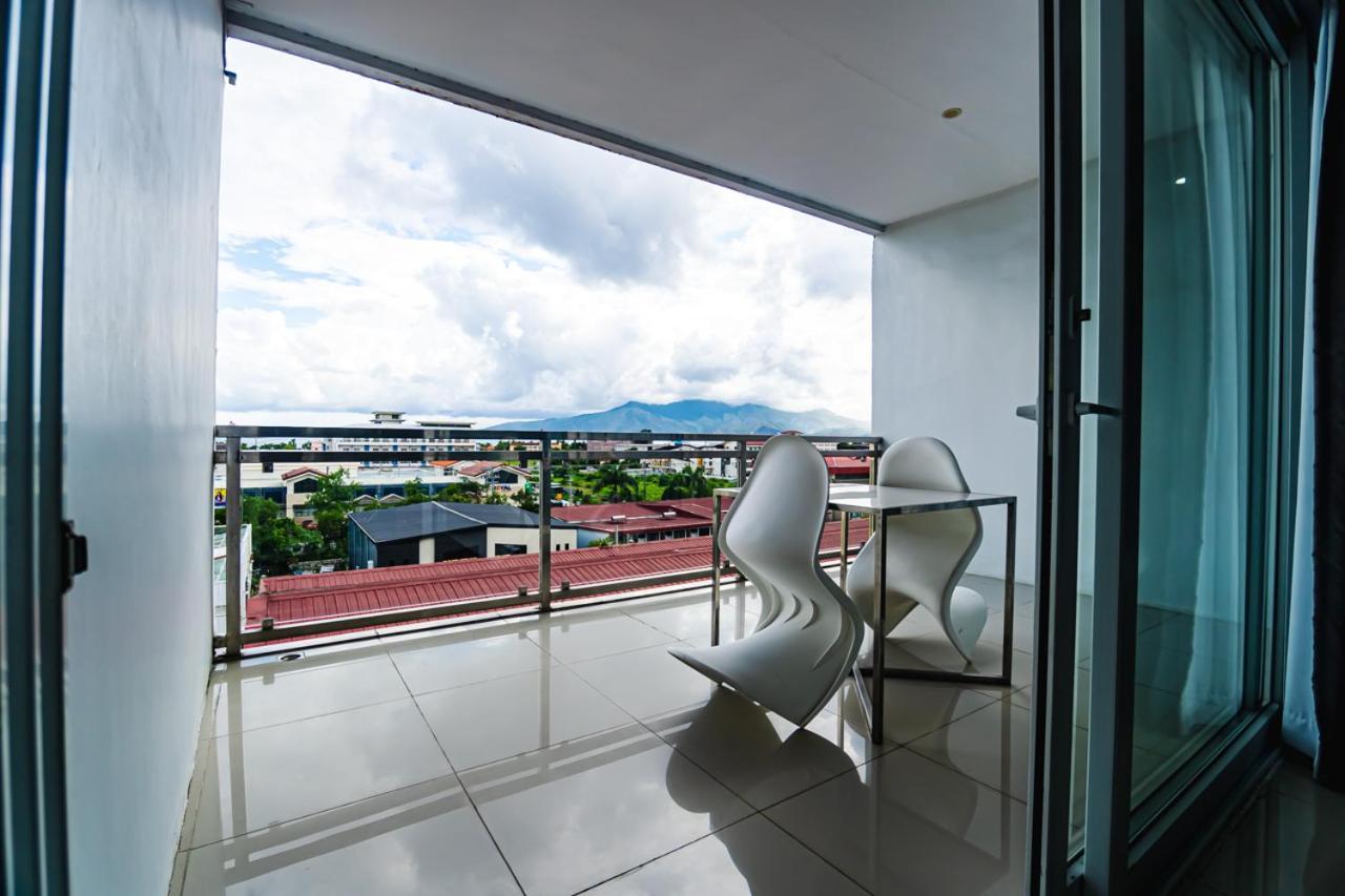 Chequers Suites Subic Bay اولونجابو المظهر الخارجي الصورة