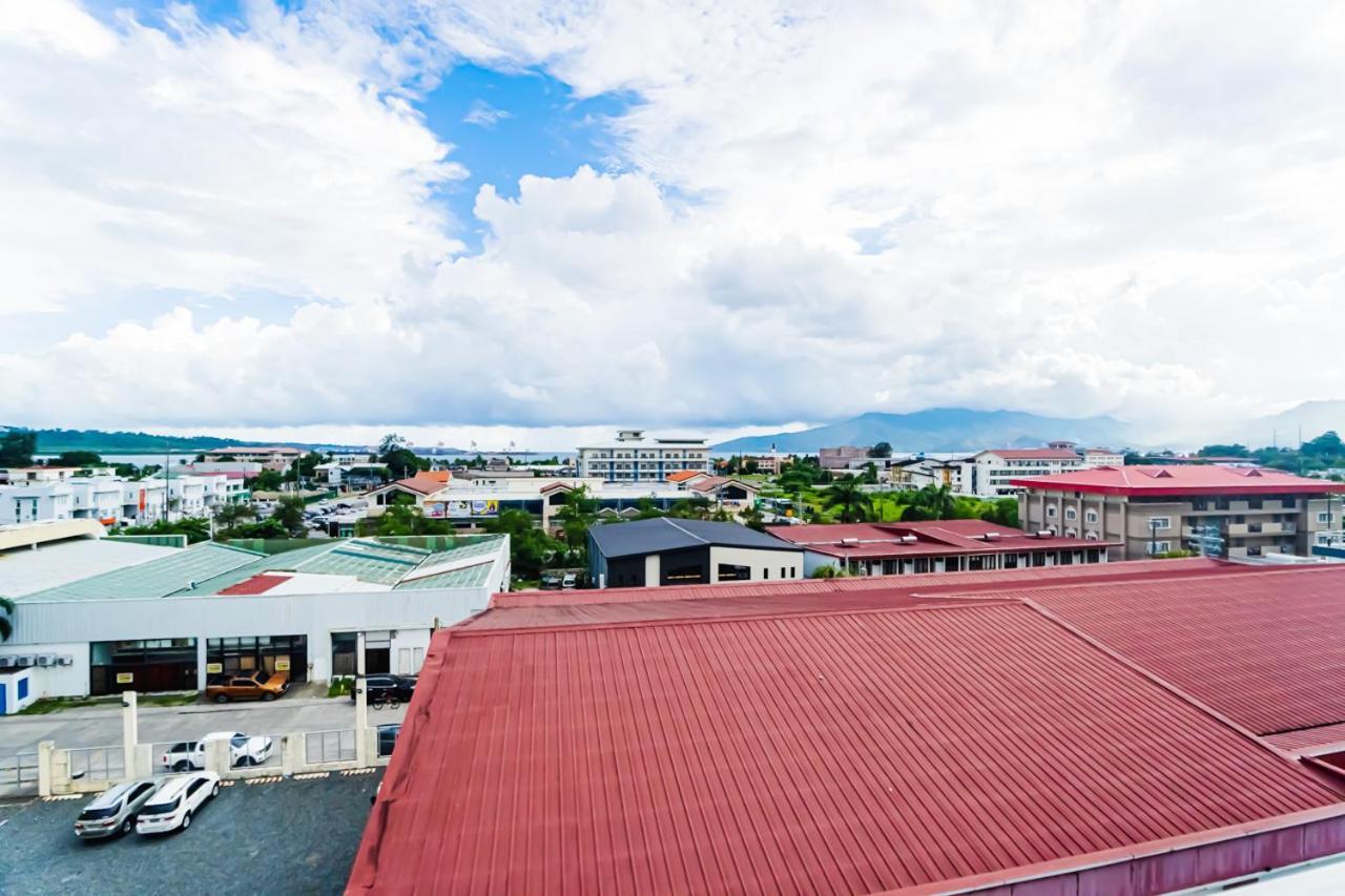Chequers Suites Subic Bay اولونجابو المظهر الخارجي الصورة