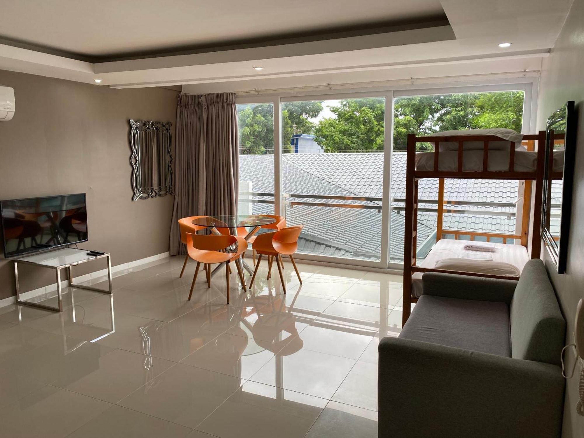 Chequers Suites Subic Bay اولونجابو المظهر الخارجي الصورة