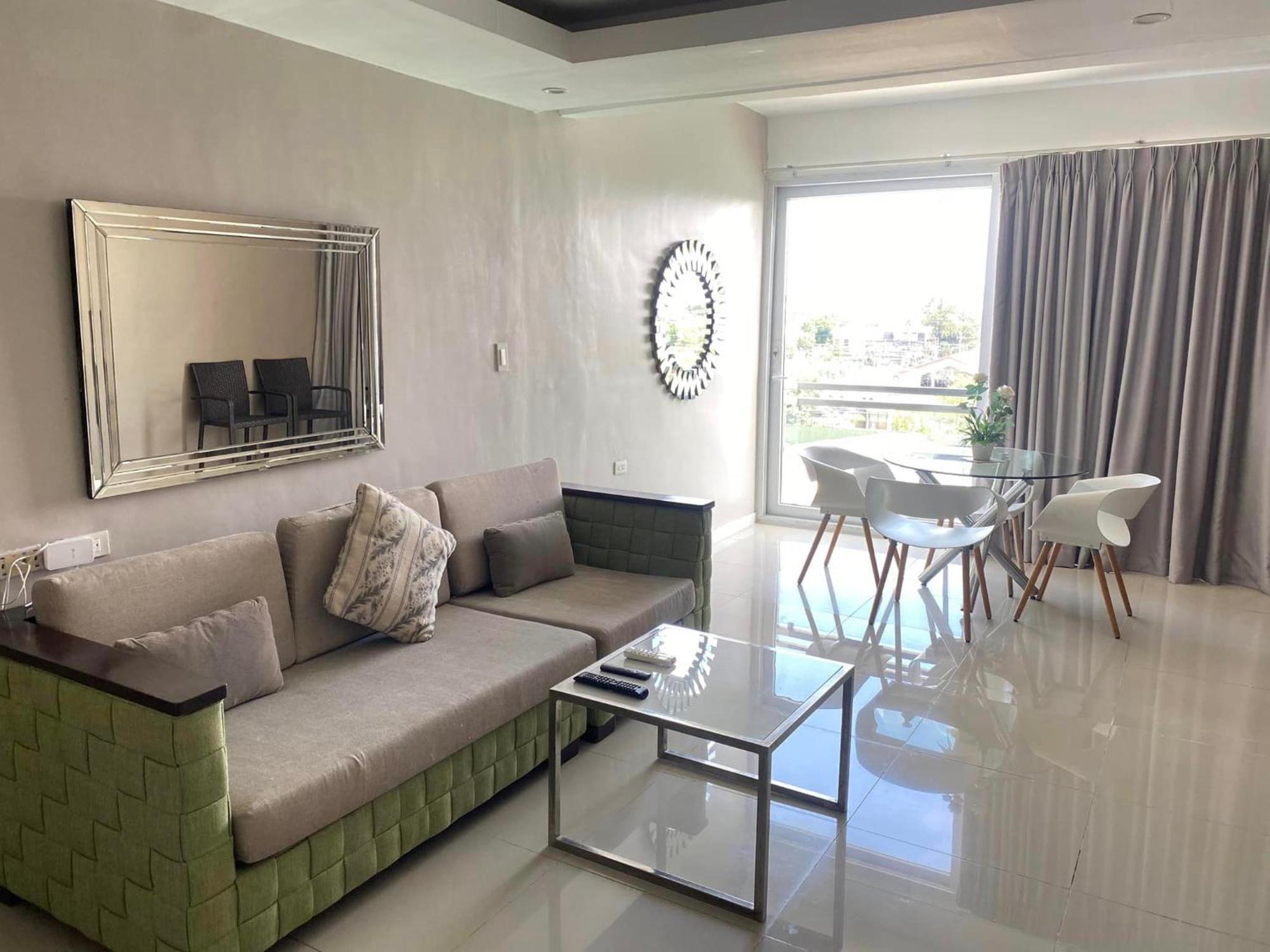Chequers Suites Subic Bay اولونجابو المظهر الخارجي الصورة
